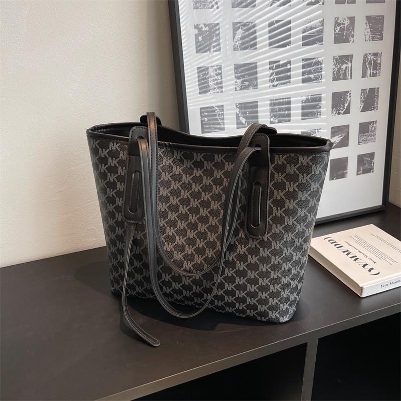 Retro Pu Tote Bag For Women With Large Capacity And Zipper Closure Perfect For Daily Use