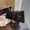 Retro underarm bag niche design advanced texture shoulder baguette bag autumn new versatile