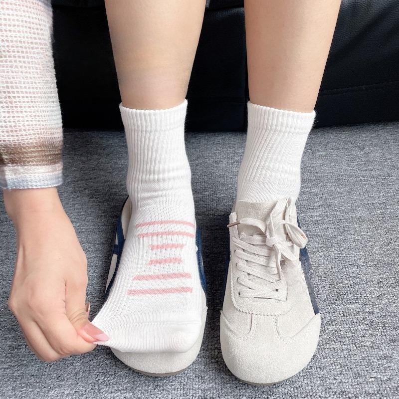 5 Pairs of Sports Socks: Women's Mid-calf Running Socks for Autumn and Winter, Massage Soles, Boneless Sweat-absorbing Women's Basketball Socks