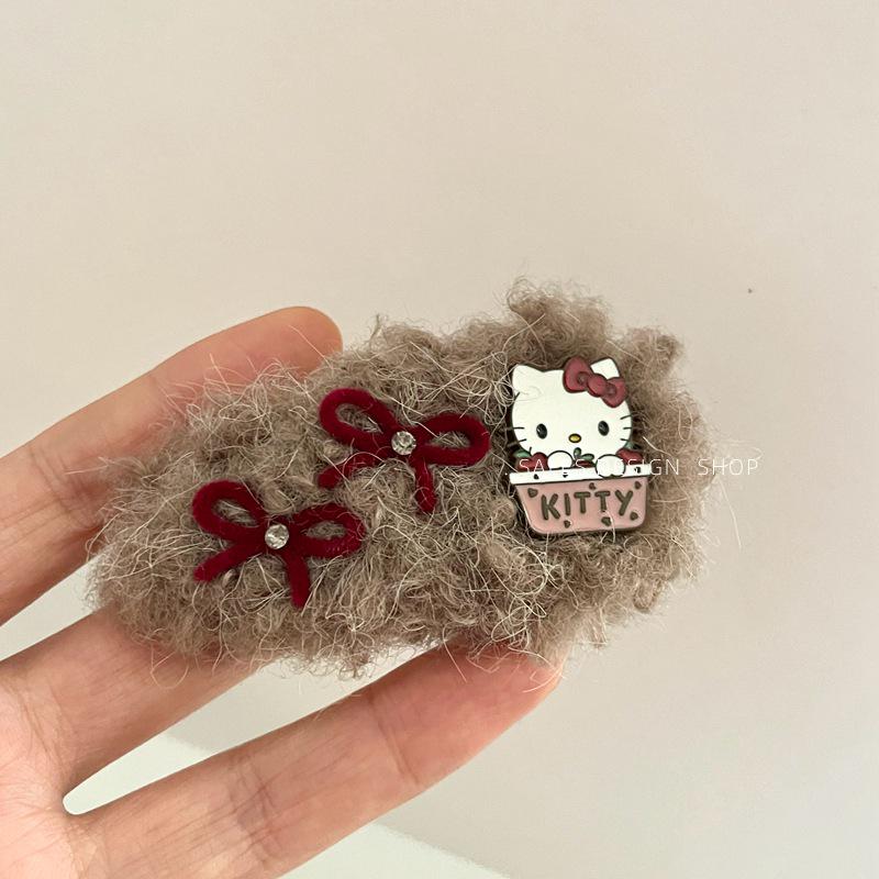 

Gold Label Lambswool Teddy Bear Bow Hair Clip - Cute High-End Plush Headwear.