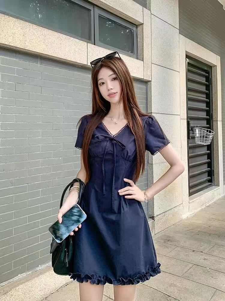 French V-neck temperament slim waist dress women s summer new fashion age-reducing small A-word short skirt lace-up S