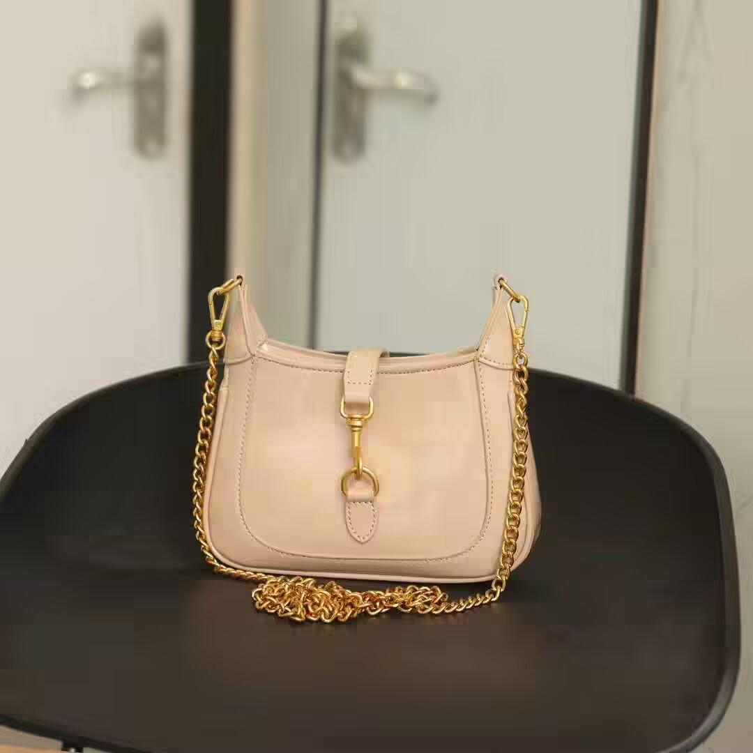 

Single Shoulder Crossbody Bag Underarm Bag Women Chain Bag Fashion Versatile Commuting Bag For Ladies 20x13x5cm