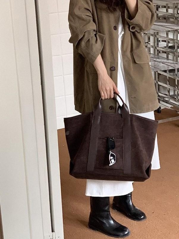 Borsa a mano da donna retrò in camoscio, capiente, alla moda, autunno/inverno 2025