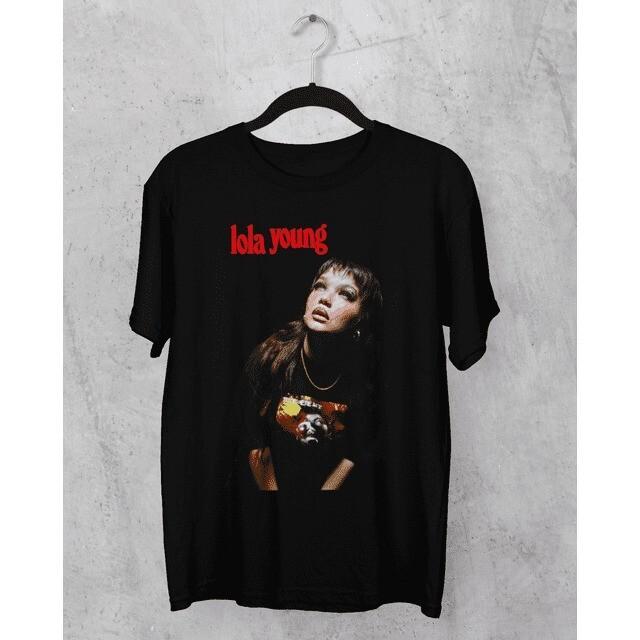 Lola Young black BLACK T-shirt Unisex All sizes Unisex T-Shirt S