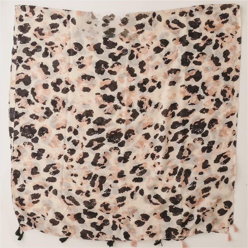 Europejski i Amerykański Szal z Bawełny i Lnu z Chwostami i Panterkowym Nadrukiem Złoconym Pyłem