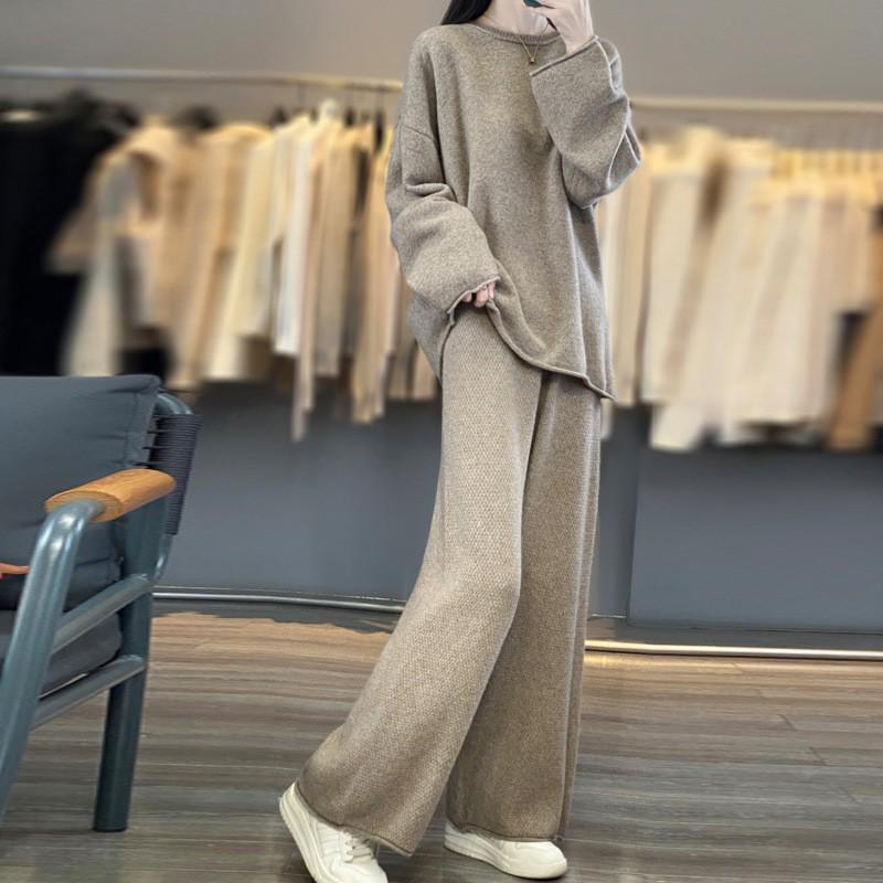 

Женский трикотажный костюм из 100% шерсти, состоящий из двух частей: Кардиган с круглым вырезом и брюки широкого кроя Large