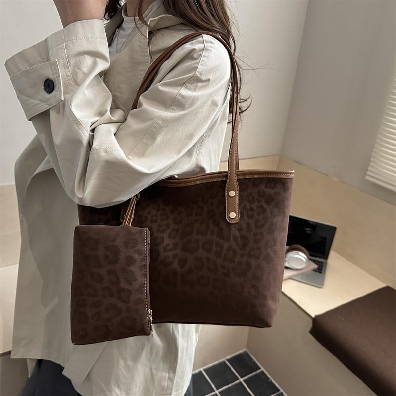 Street Style Leopard Print Tote Bag With Zipper Closure For Daily Use