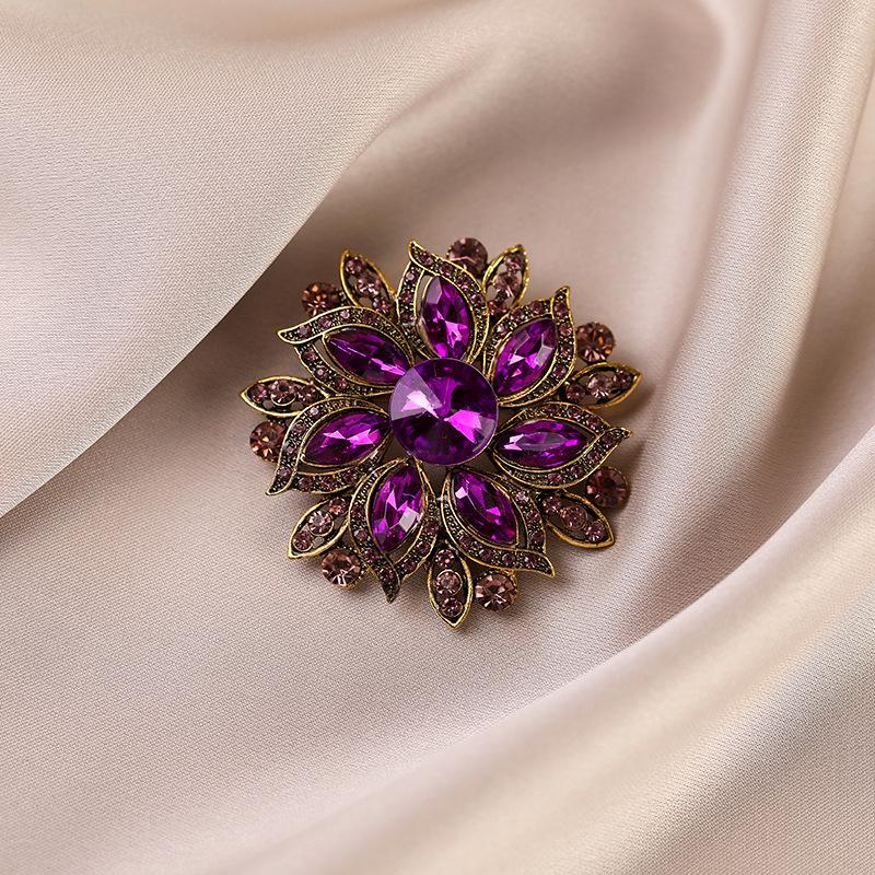 

Цветочная брошь из сплава с ощущением высокого класса, легкой роскоши, стразами и высококлассная брошь для женщин 647#