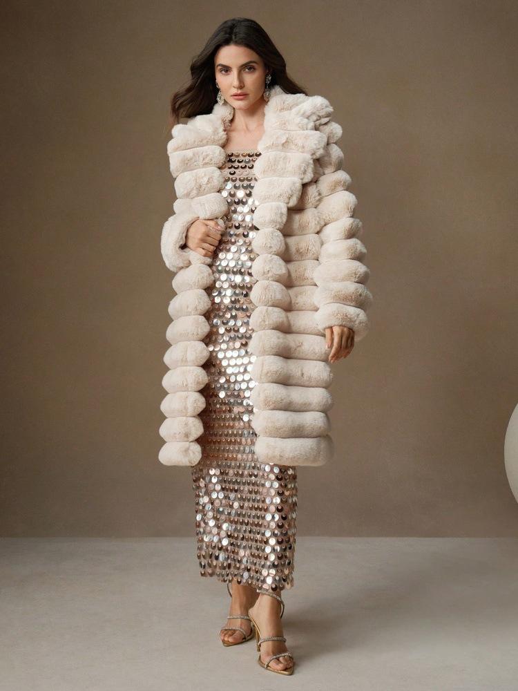 Bulk supply three-dimensional square artificial fur long coat, high-end banquet imitation rabbit fur coat is now available
