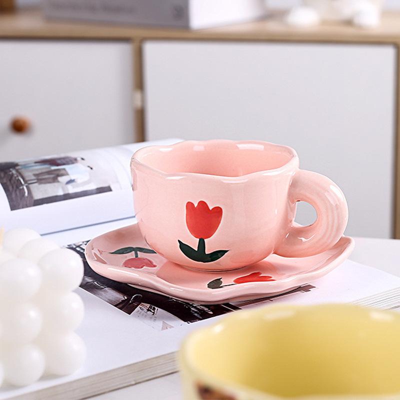 

Маленький свежий розовый кофейный набор из чашки и блюдца с тюльпаном, чашка для питья для девочек, чашка для послеобеденного чая, чашка для латте в качестве сувенира 180ml