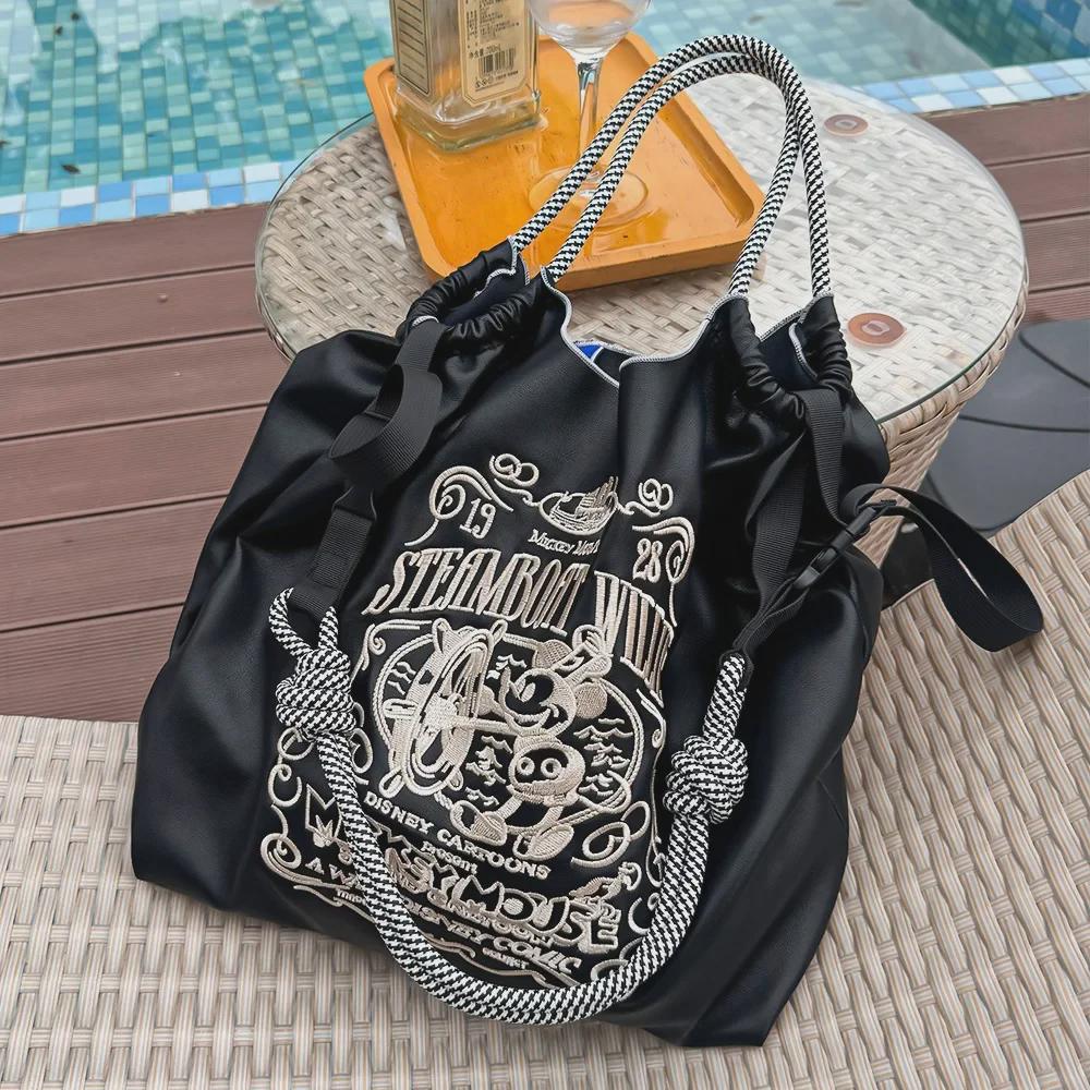 

Высококачественная зимняя кожаная сумка через плечо с вышивкой — большая вместимость, модная и универсальная для женщин Medium · Leather [No Strap Included]