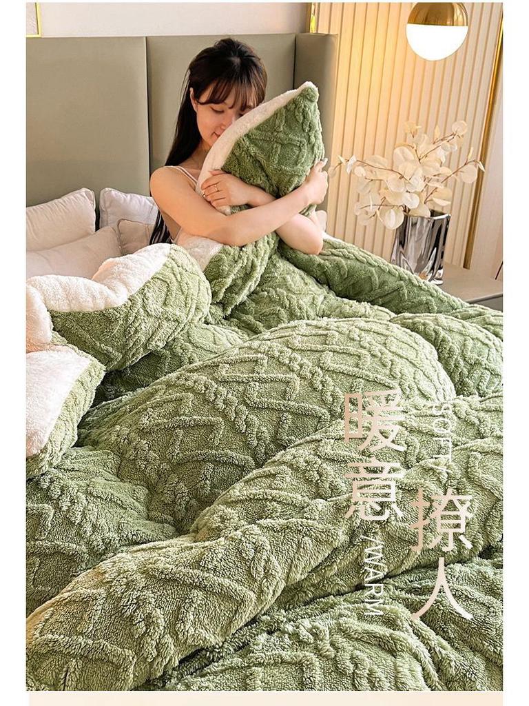 Thickened Lambswool & Milk Velvet Quilt - Cozy Winter & Versatile Spring/Fall Blanket for Twin or Dorm Use