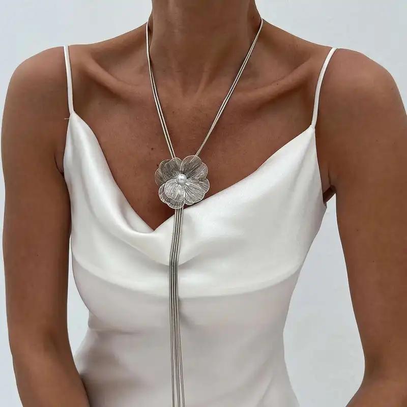 

New Long Tassels Chest Chain with Flower Pendants Necklace for Women Trendy Sweater Chain Choker on Neck Fashion Jewelry Gift