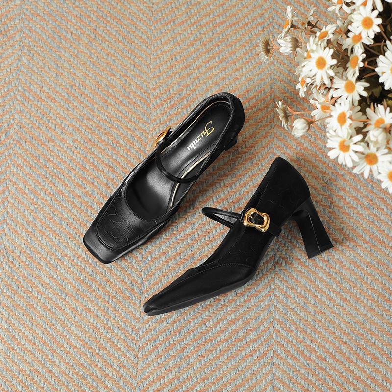 Fashion versatile high heels women's 2025 new Xiaoxiangfeng square head shallow mouth thick heel one-word buckle with Mary Jane single shoes