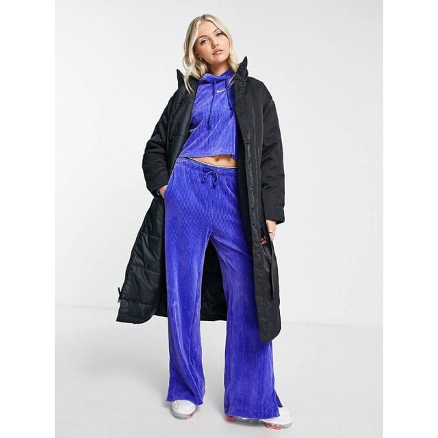 

Черная трендовая парка Nike