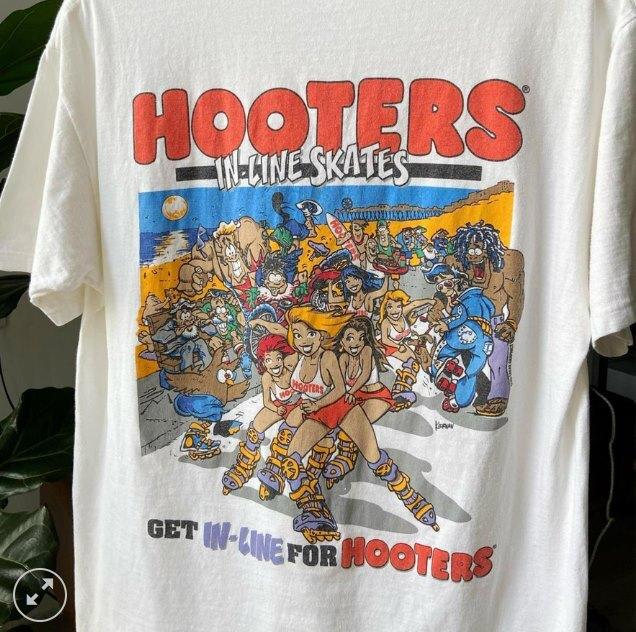 

Футболка унисекс Hooters Golf Club на роликовых коньках M