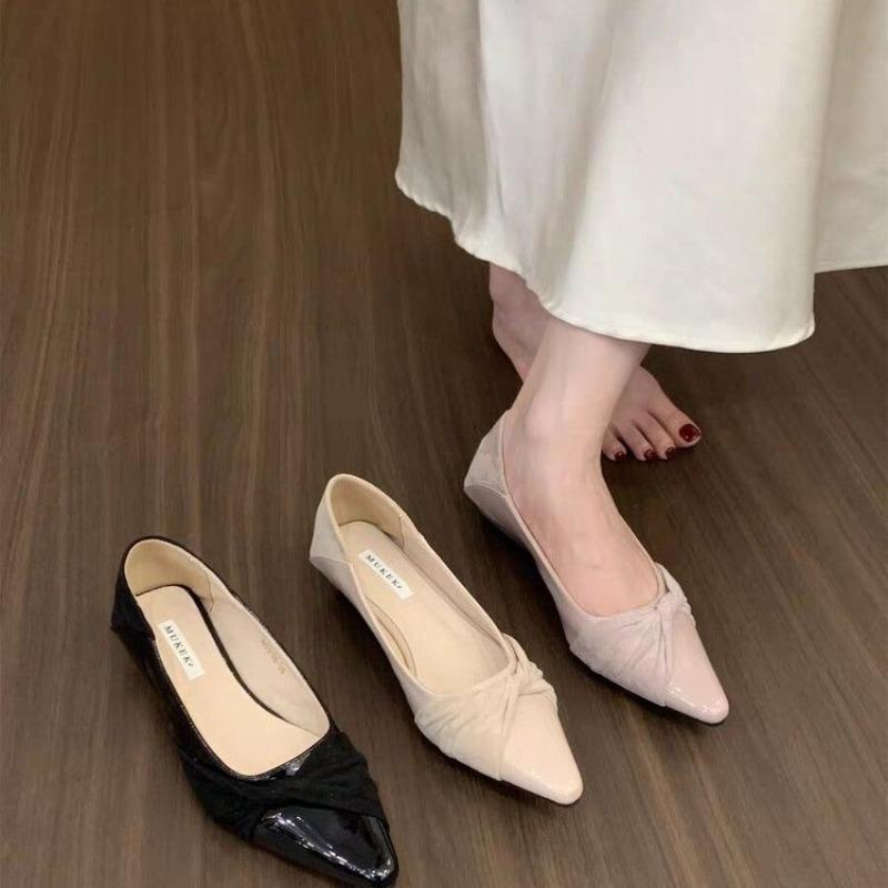 Fashion 2025 New French Temperament Pointed Toe Shallow Mouth Design Single Shoes Elegant Commuting Splicing