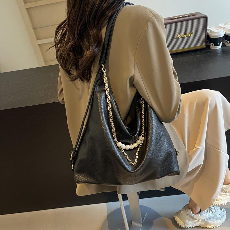 Premium sense large capacity tote bag women's 2025 new pearl chain shoulder bag commuter versatile backpack