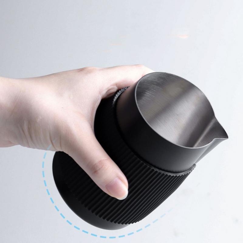Milk Frothing Pitcher 420ML Coffee Frothing Cup Stainless Steel Texture Suitable for Latte Art and Coffee Enthusiasts