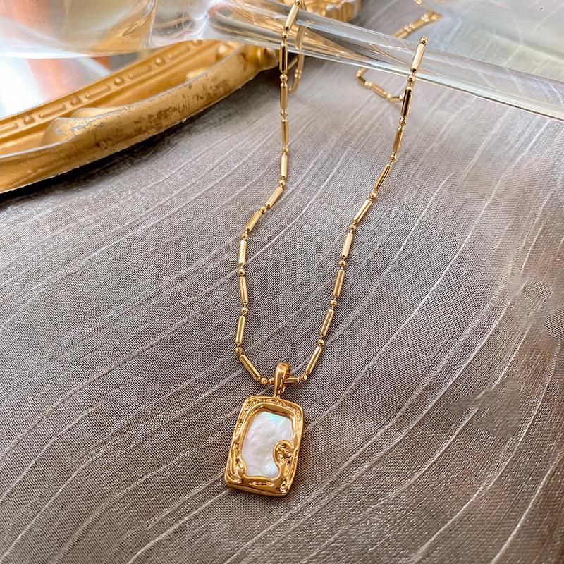 Real Gold Electroplated Square Pendant Necklace: Retro Clavicle Chain, Elegant All-Match Luxury Design