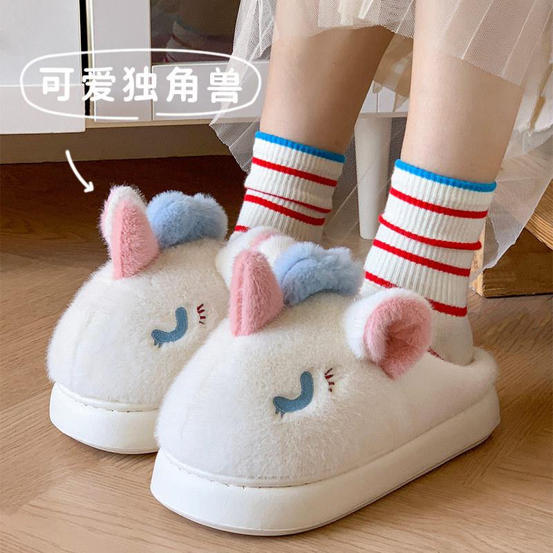 Die neue Winter-Weihnachtskollektion niedliche Cartoon-Plüsch-Einhorn-Damenhausschuhe werden draußen getragen, um Baumwollpantoffeln zu wärmen.