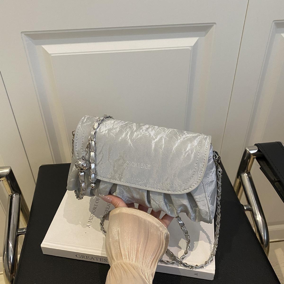 

Высококлассная нишевая сумка женская 2025 новая модная цепочка на плечо сумка-мессенджер популярная женская плиссированная маленькая квадратная сумка