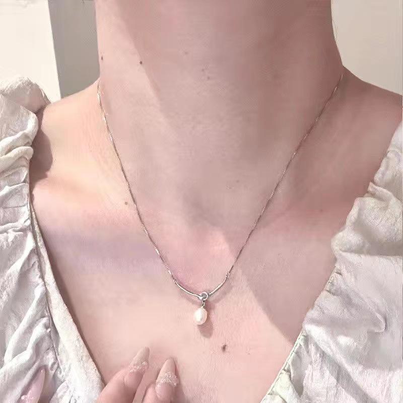 Butterfly Fairy Silver Necklace: Chic, Trendy, Elegant Clavicle Chain - Sweet & Cool High-End Accessory