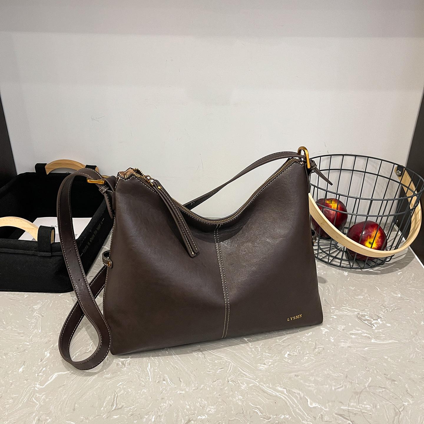 

Large capacity bucket bag 2025 autumn and winter new trend fashion messenger bag fashion simple commuter shoulder bag