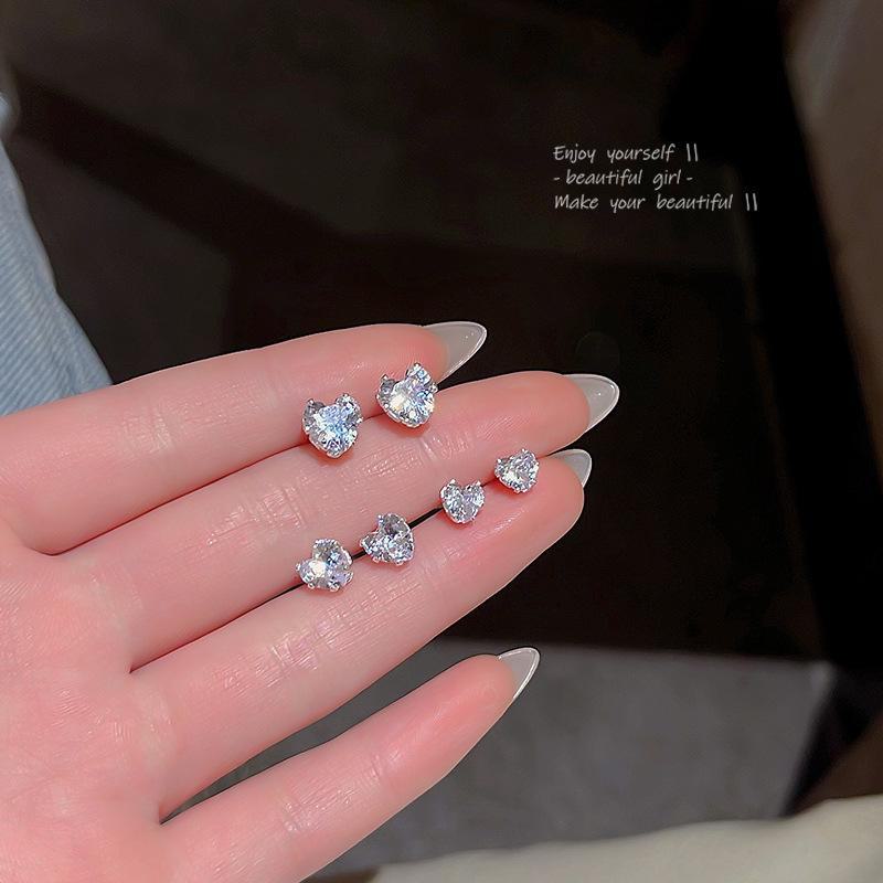 

S925 Silver Zircon Heart Earrings: Elegant, Trendy, Comfortable for Sleep E6095 Small