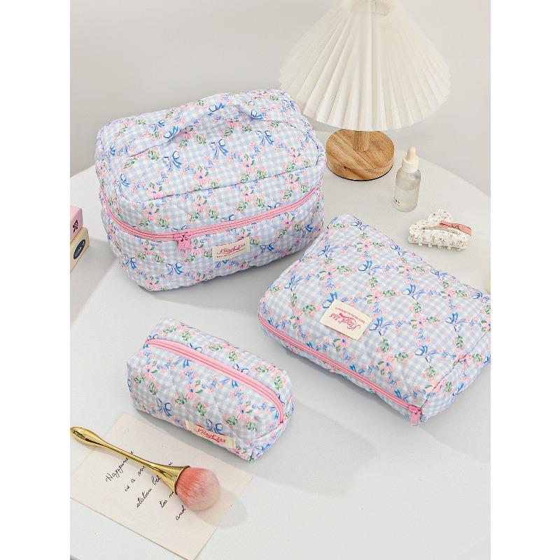 Simple Fresh Makeup Bag Large Capacity Multifunctional Cosmetic Storage Bag Portable Travel Toiletry Pouch for Cosmetics Brushes Toiletries Daily Use