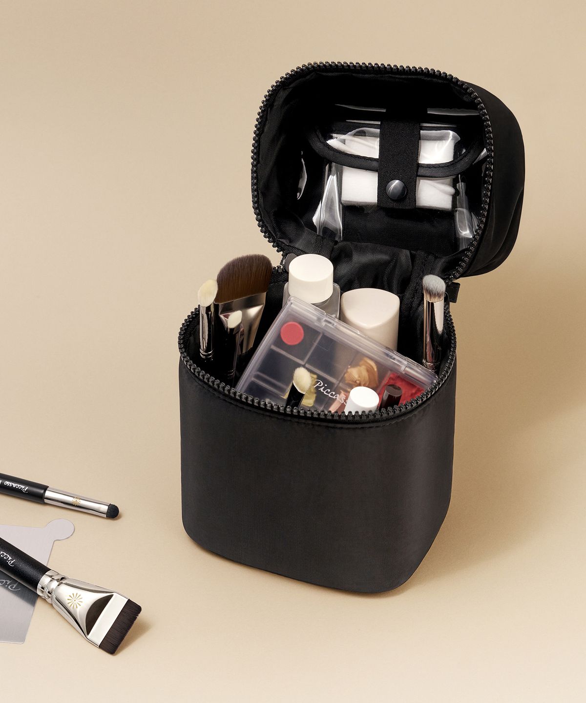 Stand carry pouch