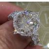 Atemberaubender großer runder Zirkonring Klassischer Diamantschmuck für Damen Modeaccessoires
