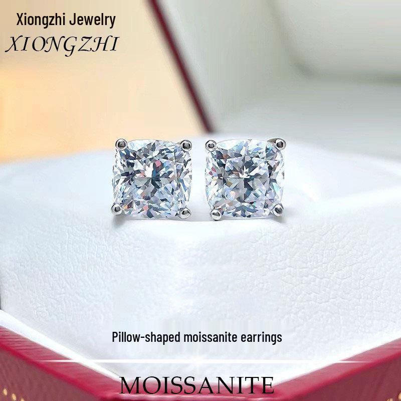 

2024 Нові срібні сережки-пусети з муасанітом кушон - Корейський стиль для жінок 4.5mm (0.5ct + 0.5ct Moissanite)