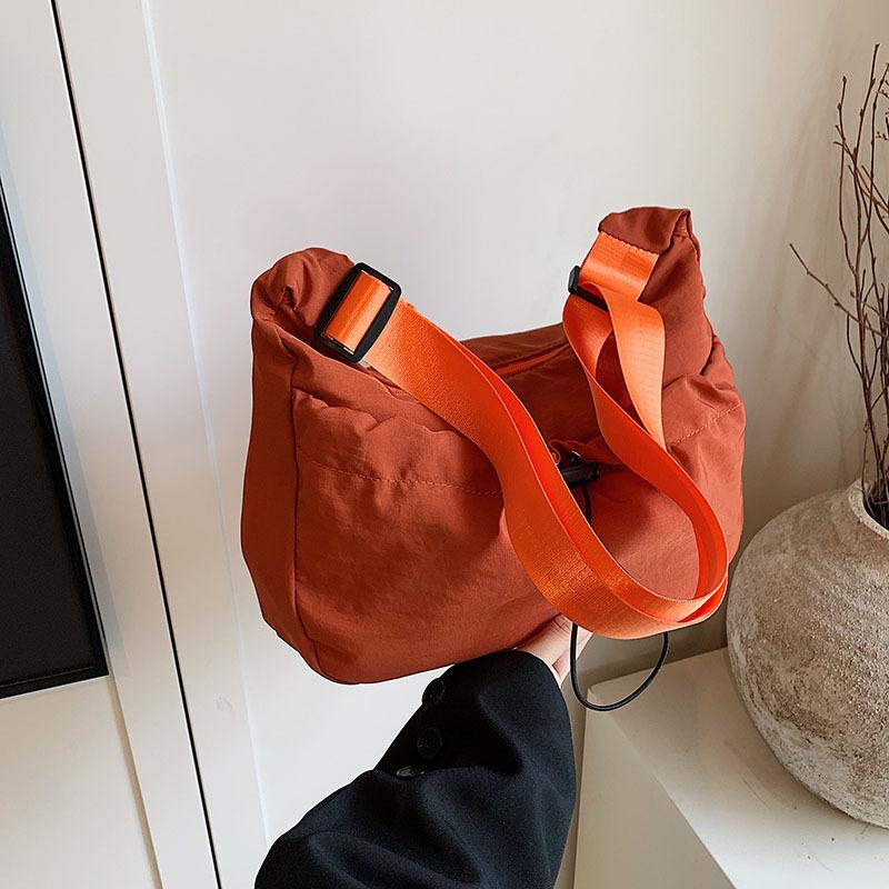 

Японская литературно-художественная нейлоновая ткань на кулиске простая 2025 тренд досуга однотонная для покупок легкая на плечо мессенджер женская сумка