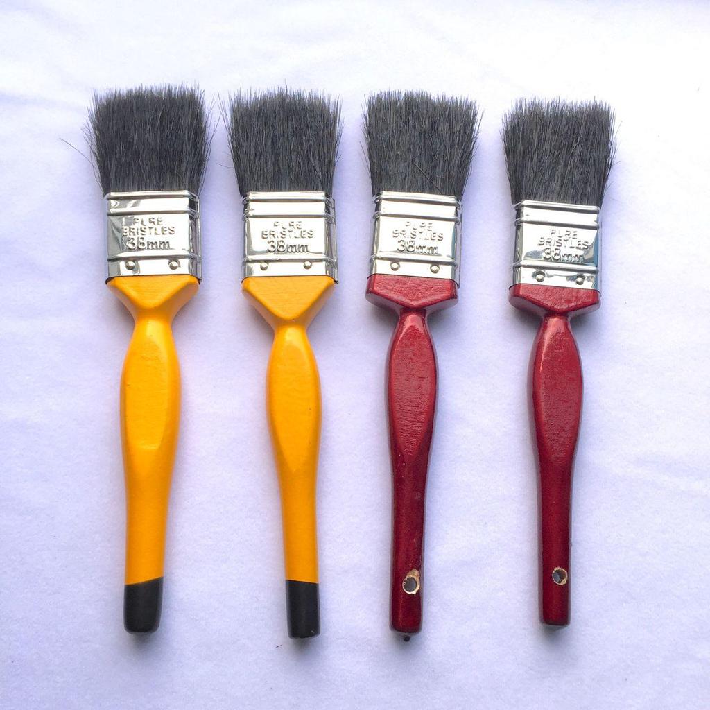 High-Quality 1.5" Pig Bristle Paint Brush with Red Wooden Handle - Ideal for Car Detailing & Air Vents