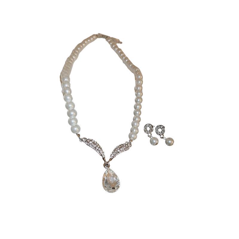 Elegante mit Diamanten besetzte Halskette & Schmuckset für Damen - High-End, vielseitig, super funkelnde Luxus-Schlüsselbein-Accessoires