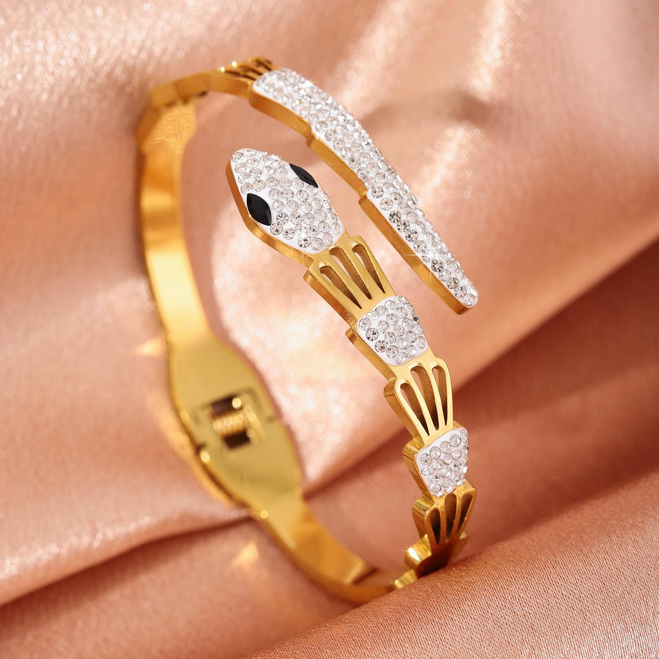 

Gold Heart & Snake-Shaped Women s Stainless Steel Open Bracelet 18K