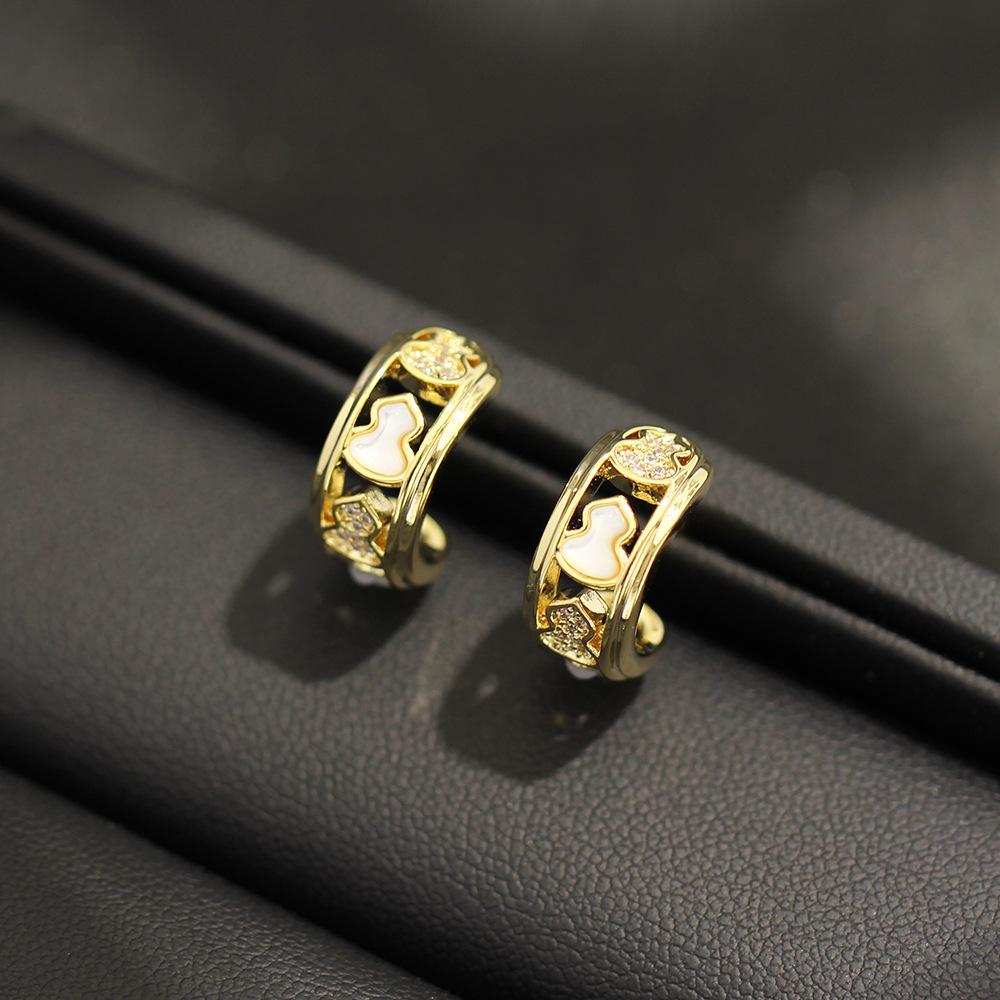 

New diamond-set small medium and high natural fritillary gourd stud earrings personalized versatile small C-shaped gold-plated 925 silver needle earri золотий