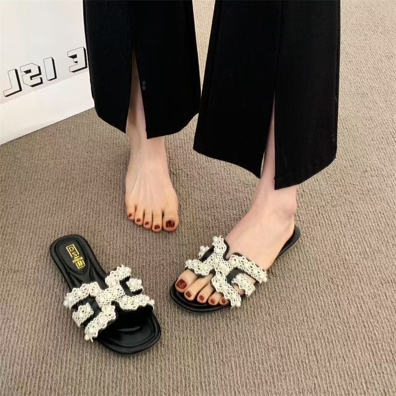 Leichte Perlen-Slipper Damen Sommer 2025 Feenstil Kleine Duft Explosion Mode Flacher Boden Wort Strand Coole Slipper