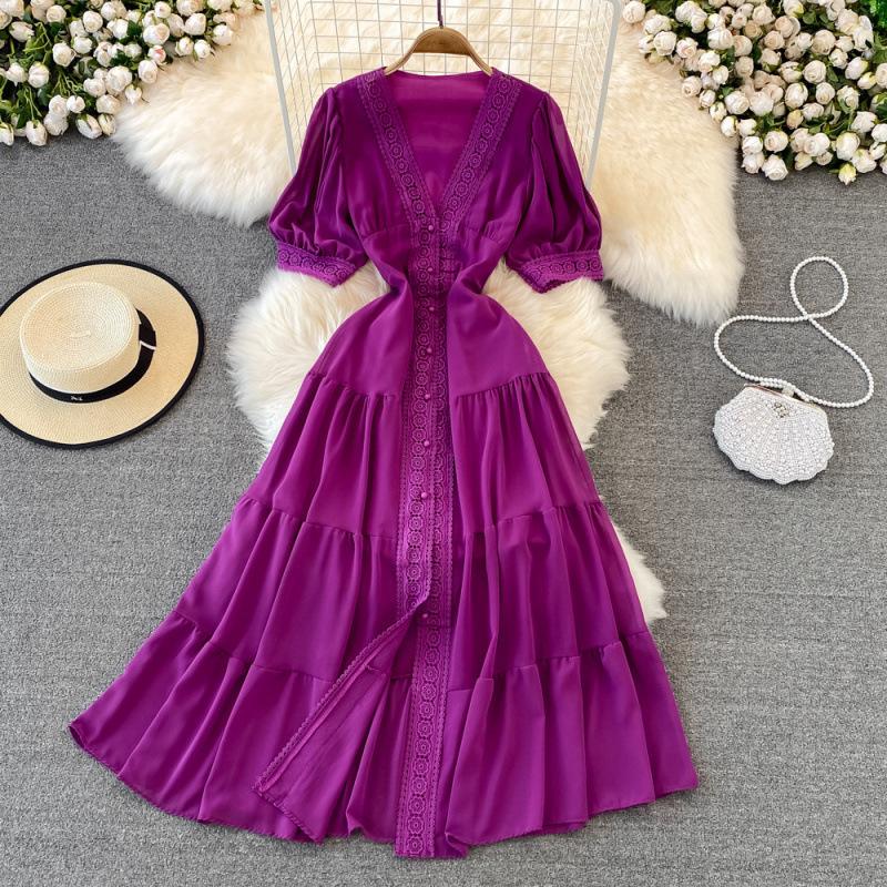 Seaside vacation desert big swing dress travel Bali beach dress super fairy V-neck lace lace dress summer