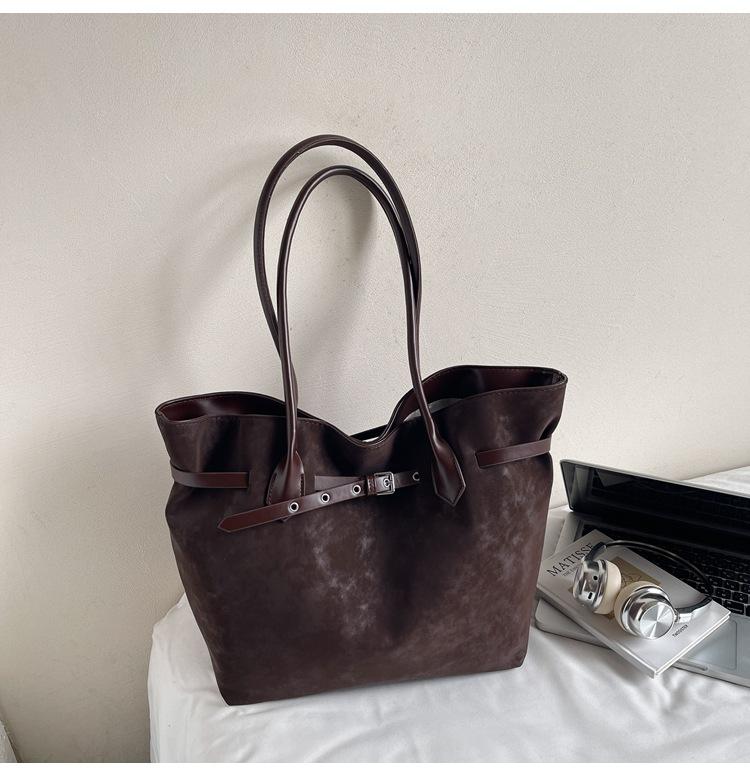 Tote shoulder bag women's 2025 new retro large-capacity underarm bag fashion commuter big bag tide