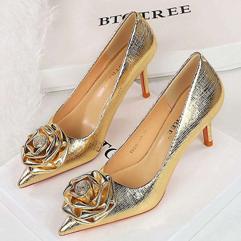 Women's 7 Cm 10 Cm Patent Leather Flowers Women Pumps Sexy Pointed Toe Thin Low Heels Wedding Elegant Party Shoes Zapatos Mujer