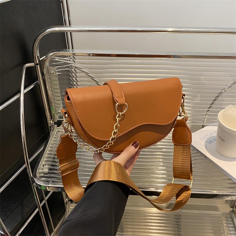 Women's Half-Moon Saddle Bag with Chain Strap - 2025 Spring/Autumn Collection, Crossbody or Single Shoulder Style with Wide Strap