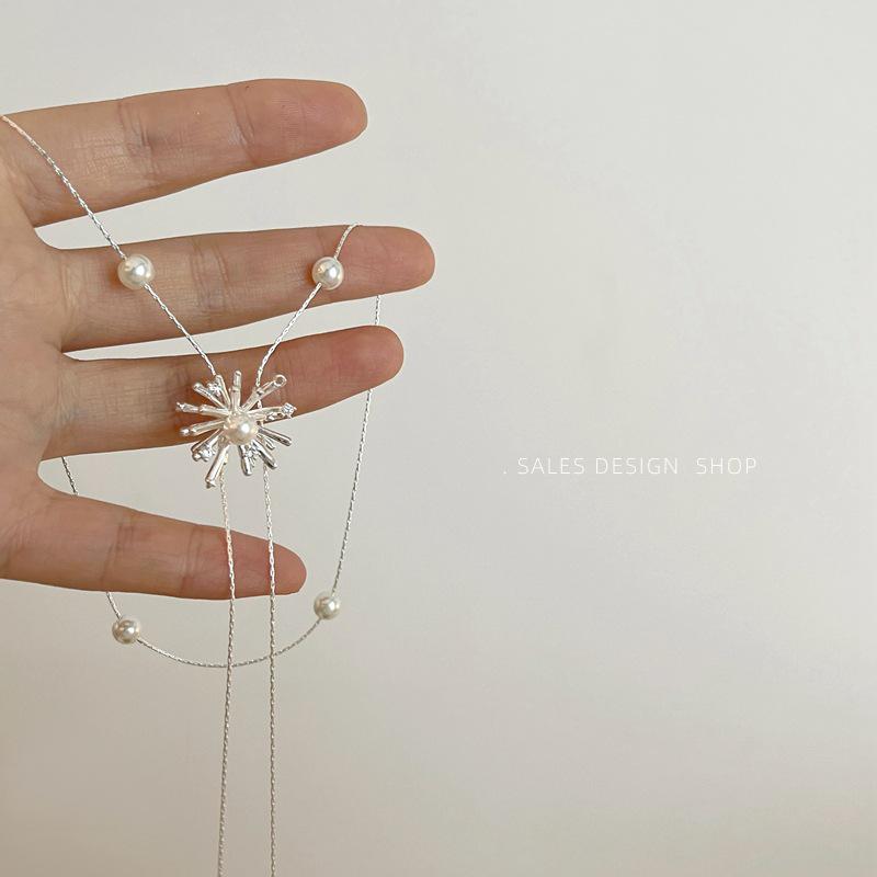 Collana a Nappa con Fiocco di Neve d'Argento e Perle - Elegante Catena per Maglione Autunno/Inverno per Donna