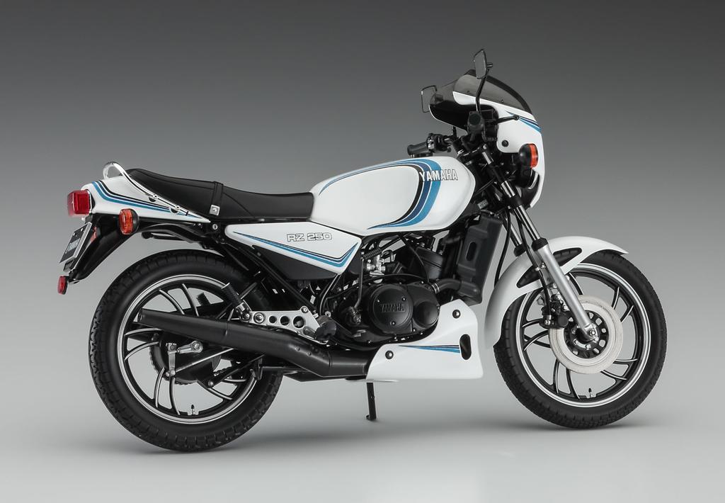 Hasegawa Yamaha RZ250 1982 Plastic Model 21758 1/12 (4L3) w/Cowl