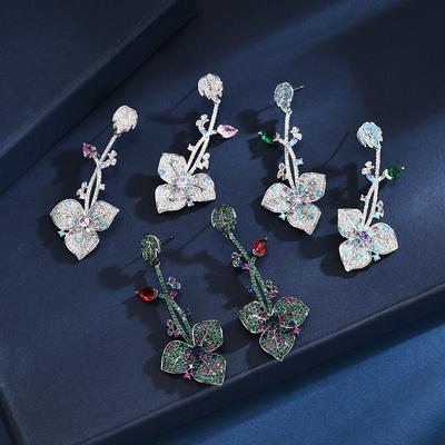Leichte Luxus-Mode-Temperament Retro High-End-Ohrringe Leicht eingelegte Zirkon Wassertropfen Blumenohrringe