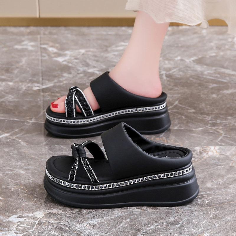 Cool-Slipper mit dickem Boden für Damen 2025 neu explosiv Sommer vielseitig Internet-Prominente super angesagt Innenhöhenerhöhung Keilabsatz schön an