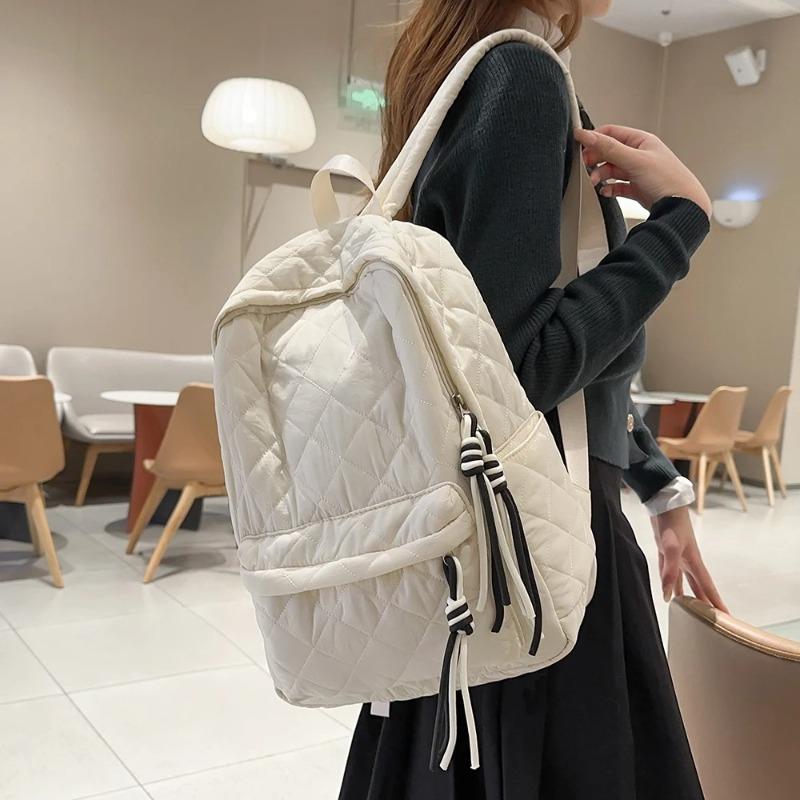Lightweight Quilted Backpack Casual Fashion Daily Bag Large Capacity School Bag for Students Minimalist Design Commute Travel with Functional Pockets