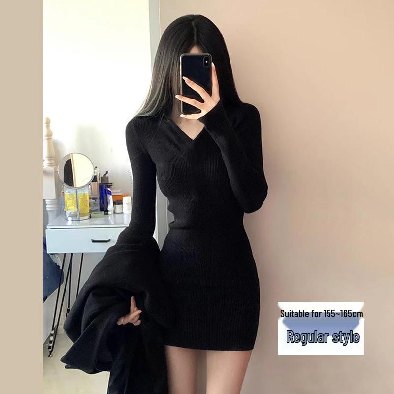 V-Neck Black Knit Plus Velvet Dress - Urban Style Hip-Hugging Autumn/Winter Skirt for Women