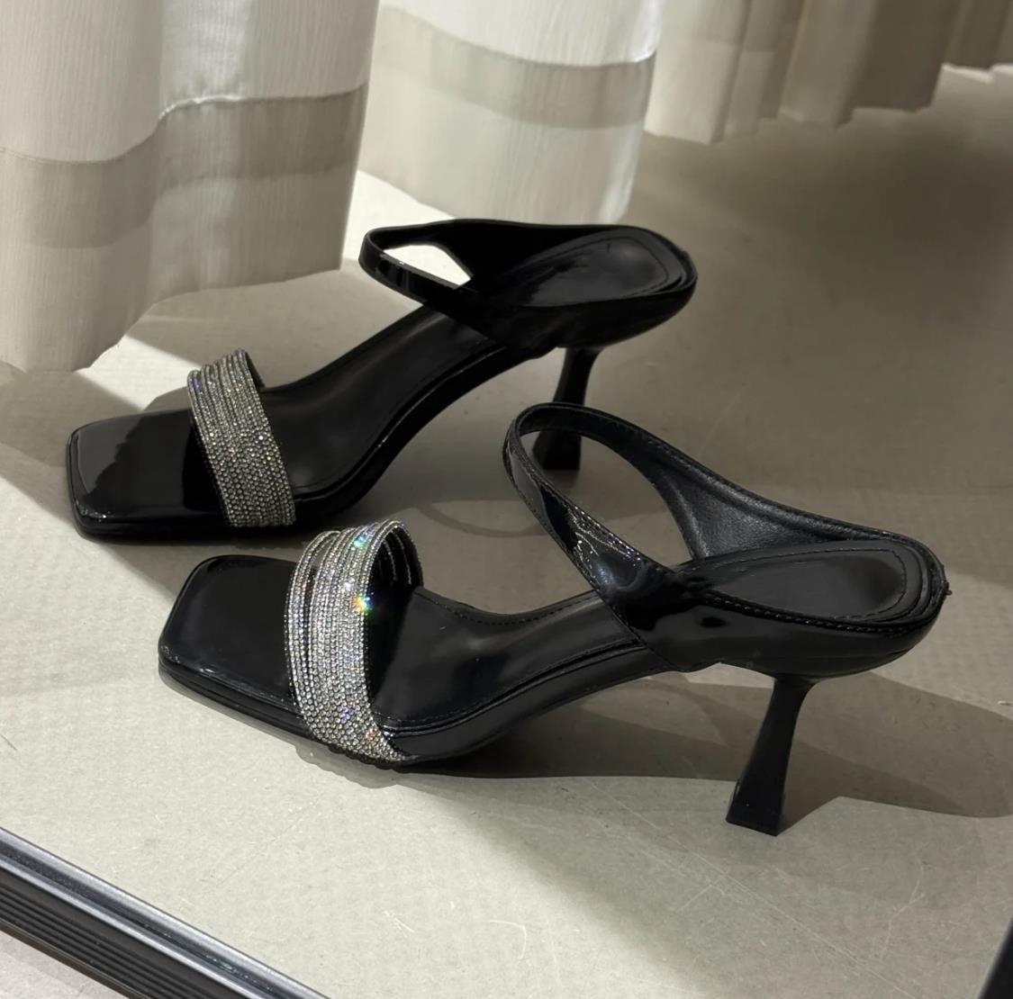 

French rhinestone square toe cool slippers women s outer wear 2025 summer new versatile stiletto high heel one-word sandals 35 чёрный